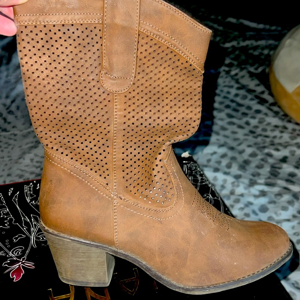 Dressy cowboy boots.